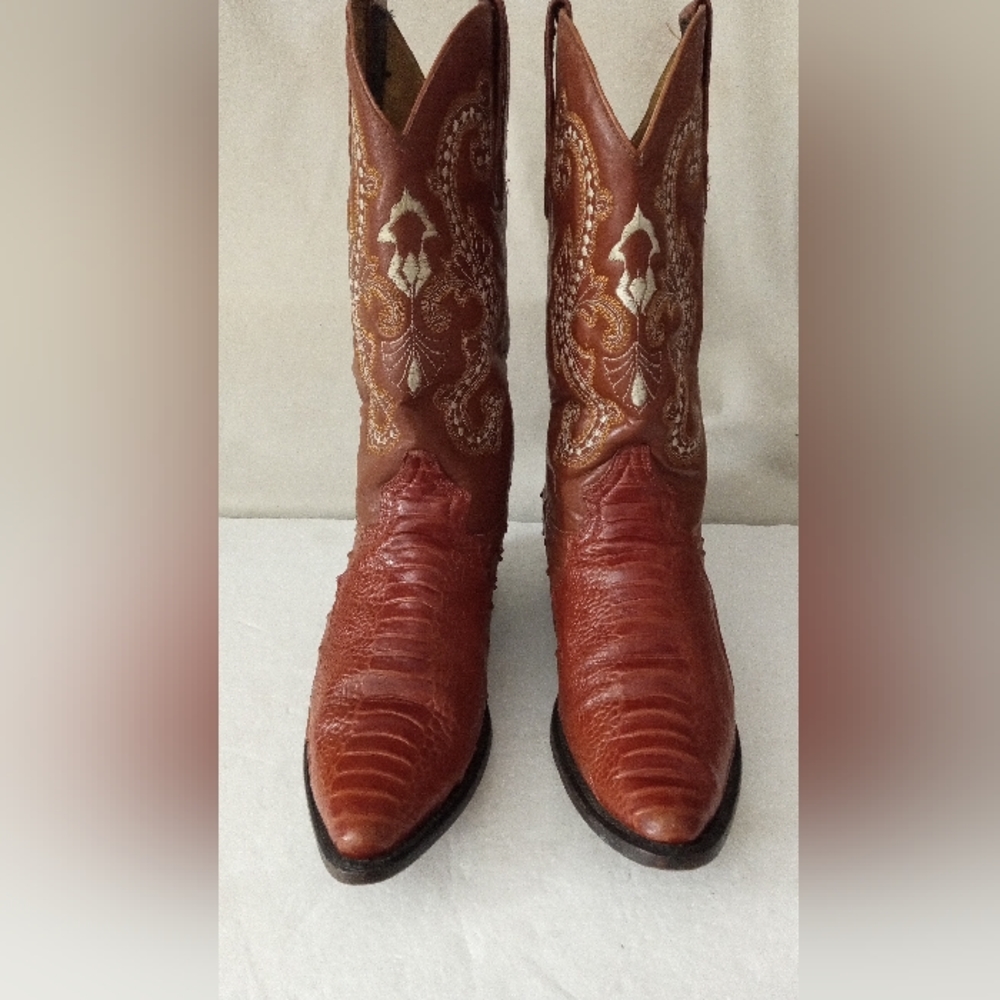 Cowboy boots Men's Size 6.5-USA -25.5-MEX-The boots have no bran.